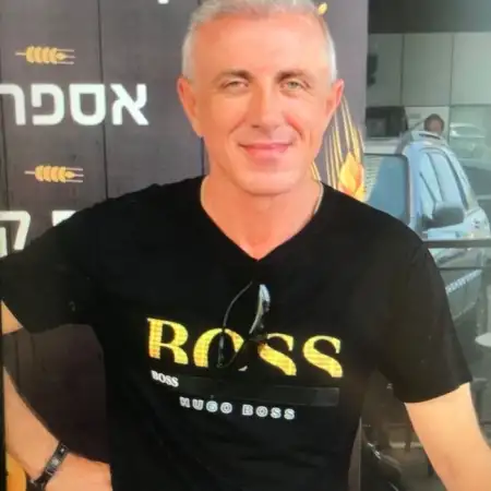Gay, 53בת ים 