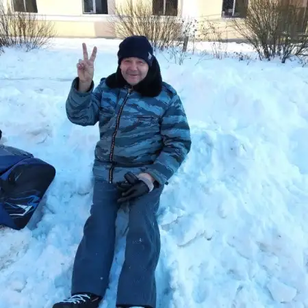 Aleksandr, 62 בת ים