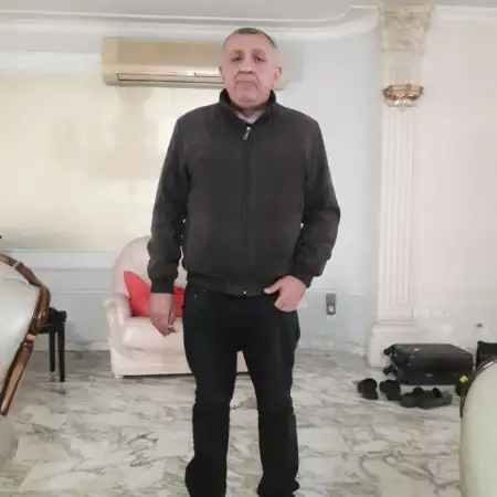 Avner, 49
