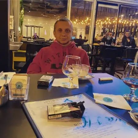 Aleksandr, 30בת ים 