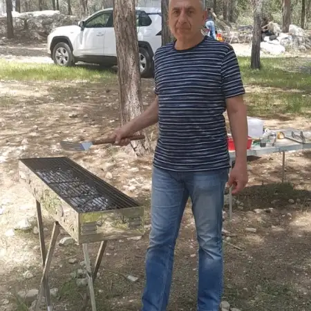 Vladimir, 72בת ים 