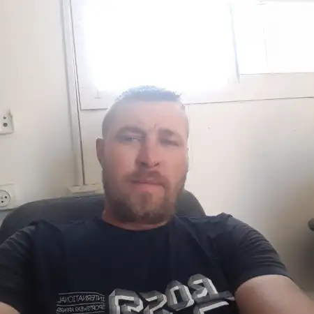 Anton, 45בת ים 