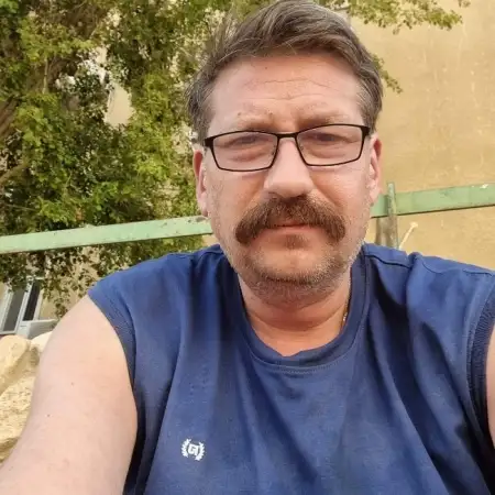 Mihail, 54בת ים 