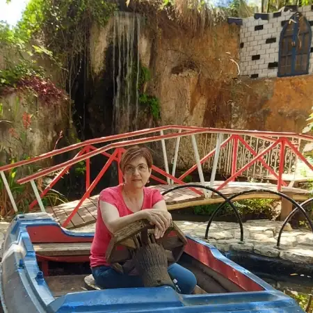 לריסה, 60קריית ביאליק 
