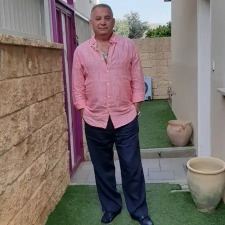 Alex, 63פתח תקווה 