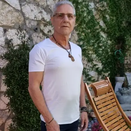 צביקה, 78 פתח תקווה