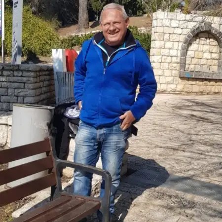 בני, 76 נתניה