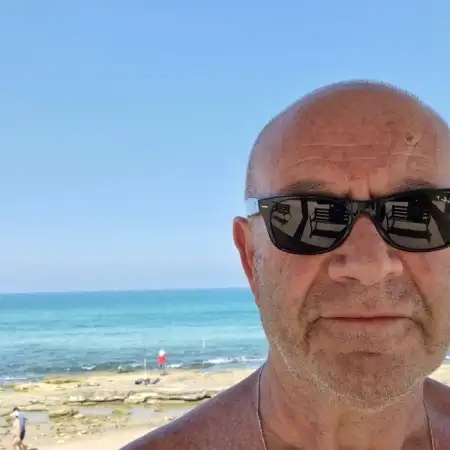 ליויו, 70פתח תקווה 