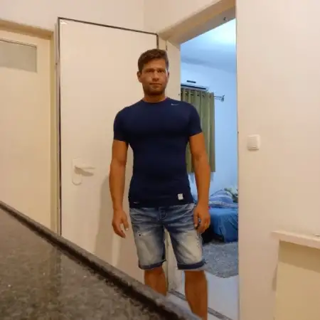 Denis, 40 נתניה