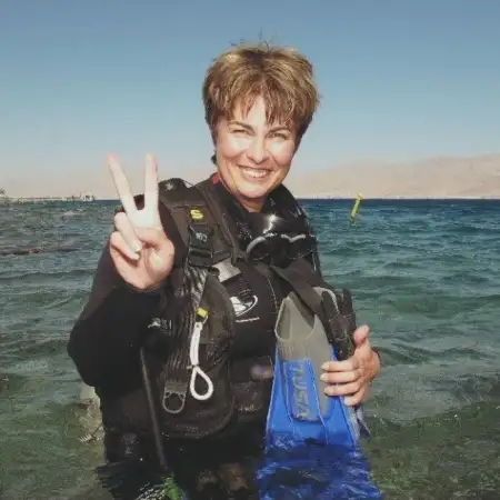 Elvira, 60חיפה 