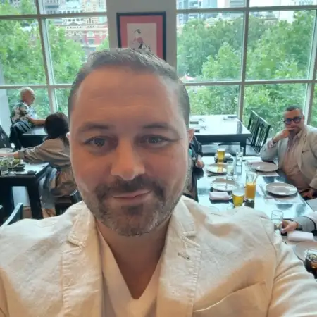 Avraham, 44אוסטרליה 