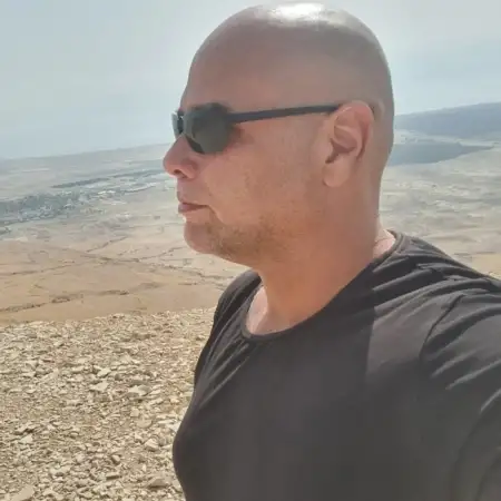 רוני, 47 בת ים