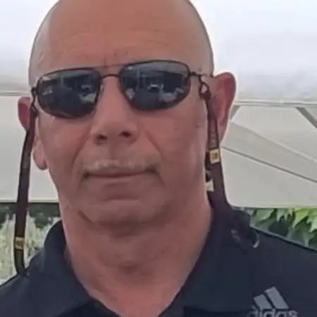 Gennadiy, 69בת ים 
