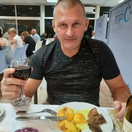 Vladimir, 56אריאל 