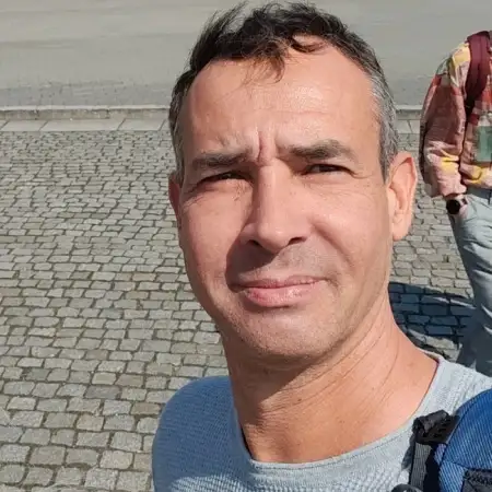 joe, 56 חדרה