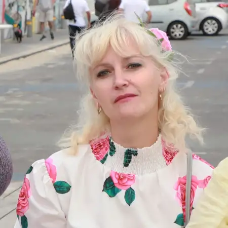 Ella, 51בת ים 