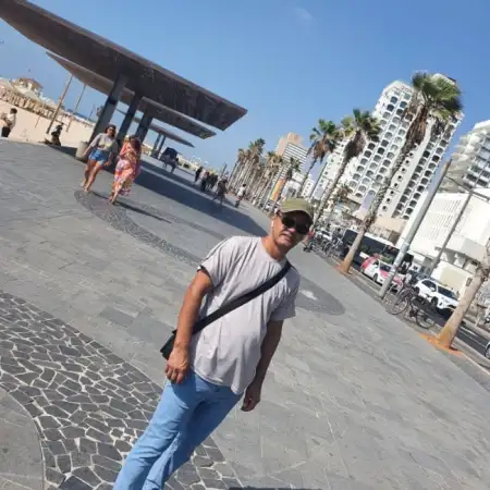 Akobir, 40פתח תקווה 
