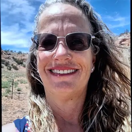 Lynn, 52ארה