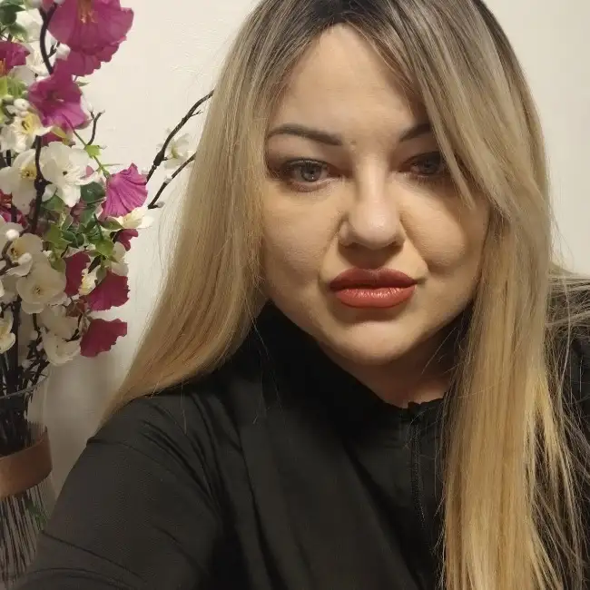 Ester, 43