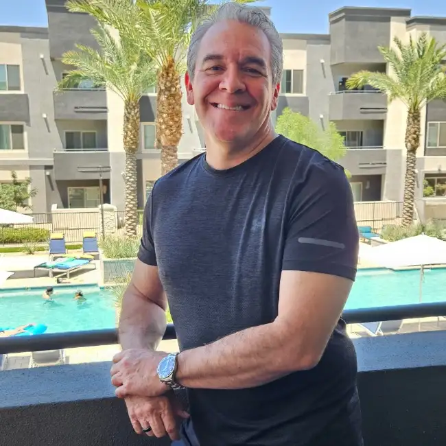 Glenn, 57, ארה