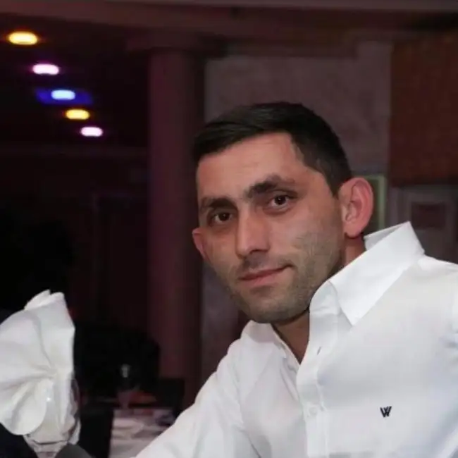 Denis, 40