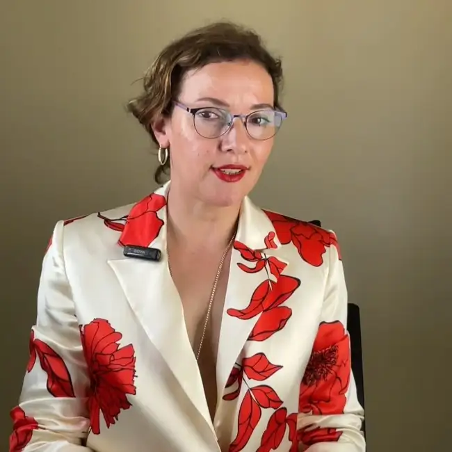 Kira, 49