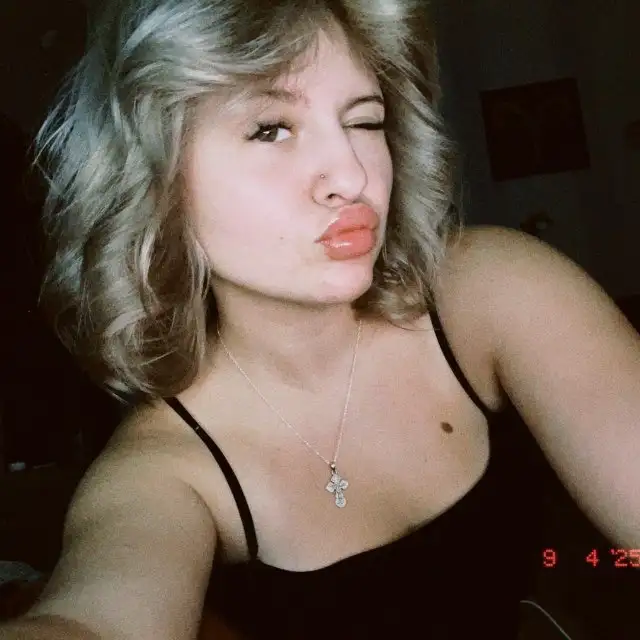 Olya, 24