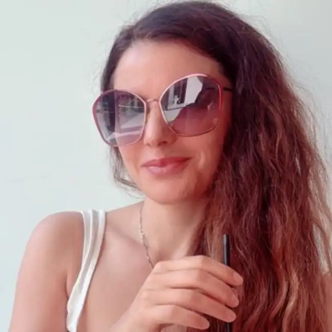 Alexa, 40
