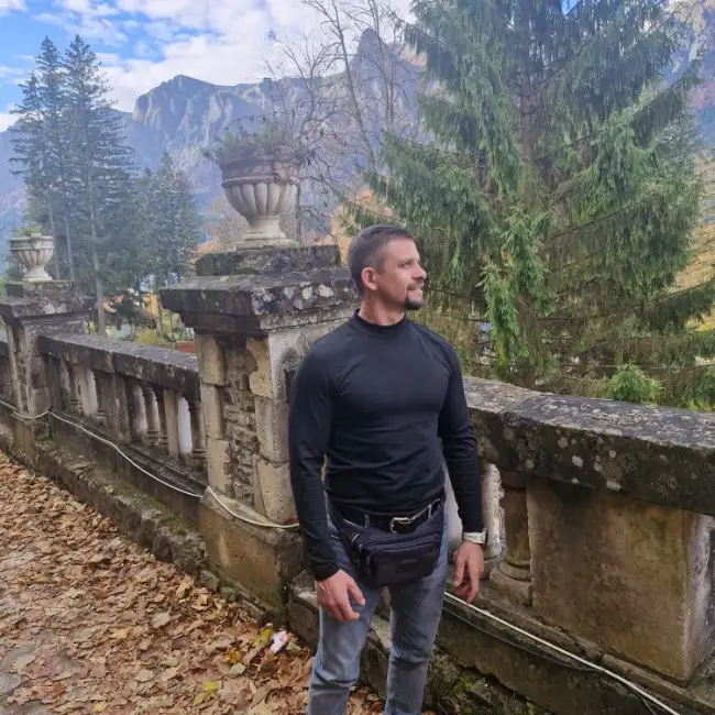 Aleksey, 40