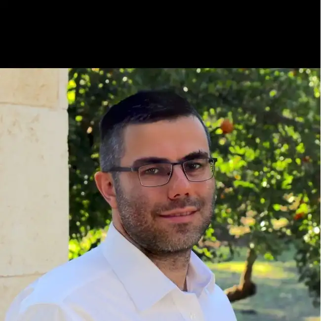 Daniel, 43