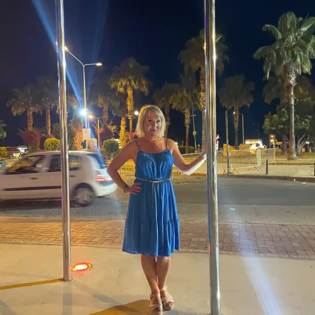 אירינה, 44