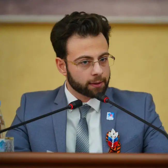 Lev, 24
