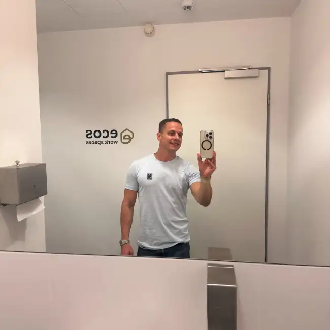 Dima, 38
