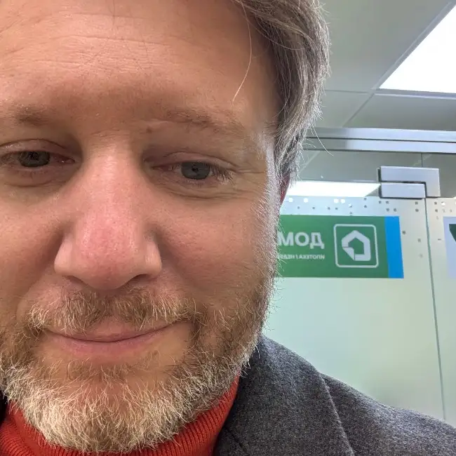 Ruslan Kom?